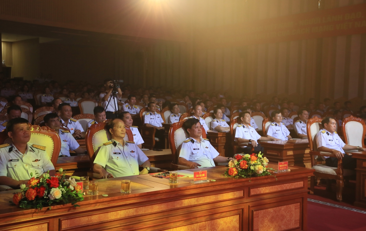 Các đại biểu dự liên hoan