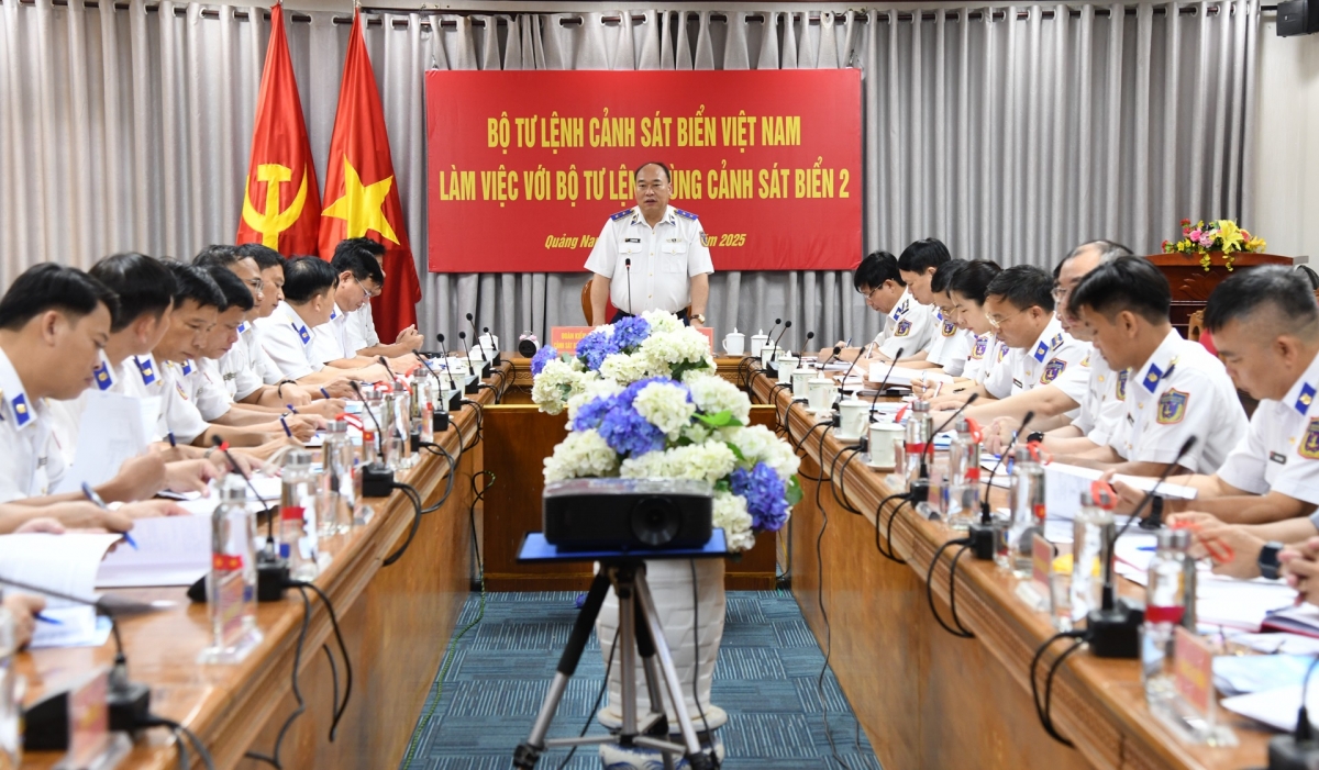 Trung tướng Lê Quang Đạo, Tư lệnh Cảnh sát biển Việt Nam chủ trì làm việc với Bộ Tư lệnh Vùng Cảnh sát biển 2