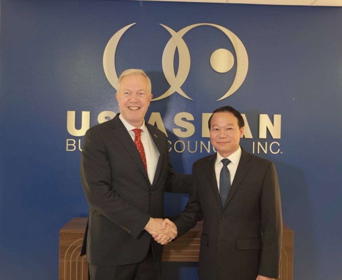 Bộ trưởng Đỗ Đức Duy và Đại sứ Ted Osius, Chủ tịch kiêm Tổng Giám đốc Hội đồng Kinh doanh Hoa Kỳ-ASEAN