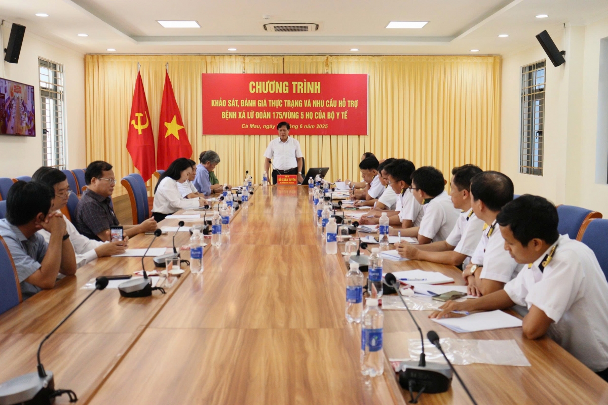 Đồng chí Đỗ Xuân Tuyên kết luận buổi làm việc với Lữ đoàn 175