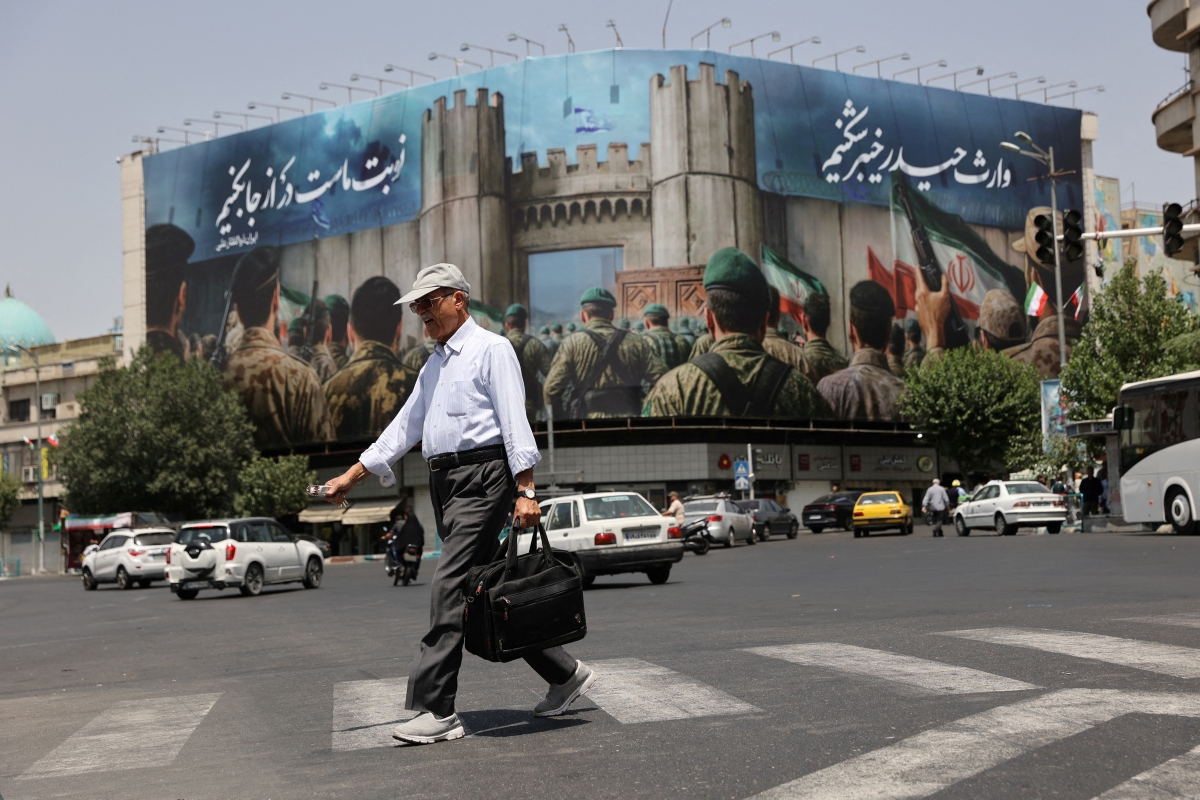 Giờ đầu tiên sau khi lệnh ngừng bắn giữa Israel và Iran có hiệu lực tại Tehran- Nguồn: Reuters