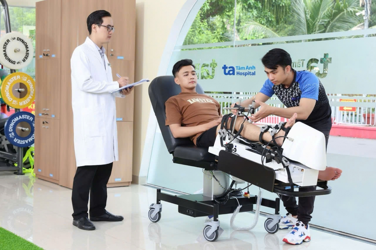 Robot lượng giá dây chằng Dyneelax là một trong những robot đầu tiên trên thế giới có khả năng đánh giá tự động tổn thương dây chằng gối, được sử dụng tại các CLB hàng đầu như Juventus, Barcelona, Monaco…