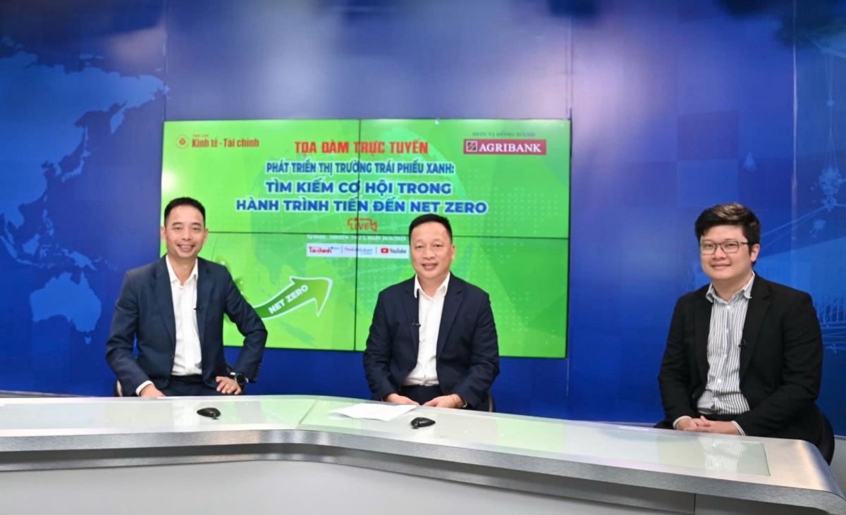 Các vị khách mời tham gia tọa đàm "Phát triển thị trường trái phiếu xanh: Tìm kiếm cơ hội trong hành trình tiến đến Net Zero", do Tạp chí Kinh tế - Tài chính (Bộ Tài chính) tổ chức.