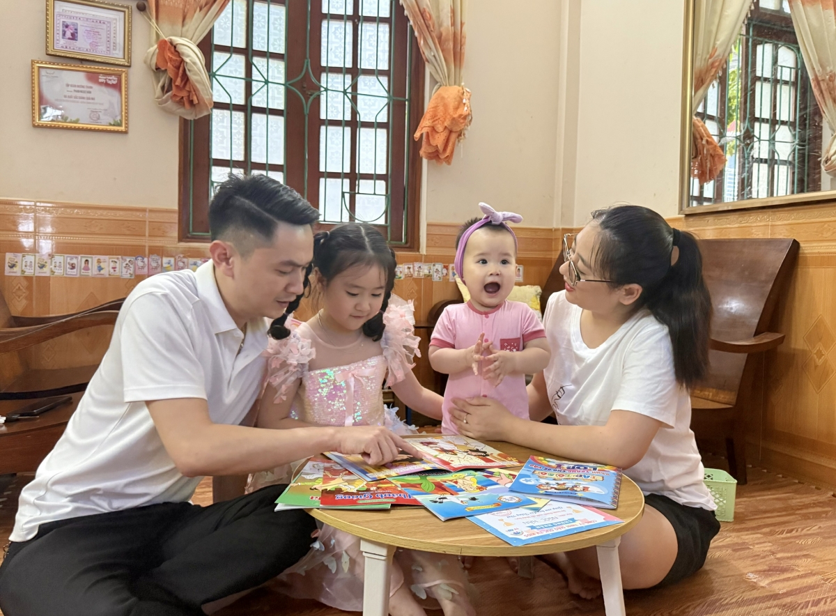(Để gia đình hạnh phúc trọn vẹn thì hai vợ chồng phải luôn hiểu, thông cảm cho nhau, cùng chăm sóc con cái và san sẻ công việc với nhau (ảnh Lê Hạnh TTTB)