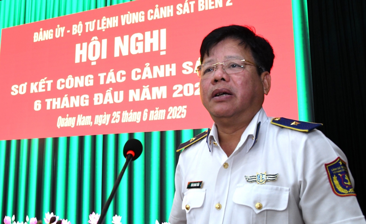 Thiếu tướng Trần Quang Tuấn, Tư lệnh Vùng Cảnh sát biển 2 phát biểu tại hội nghị