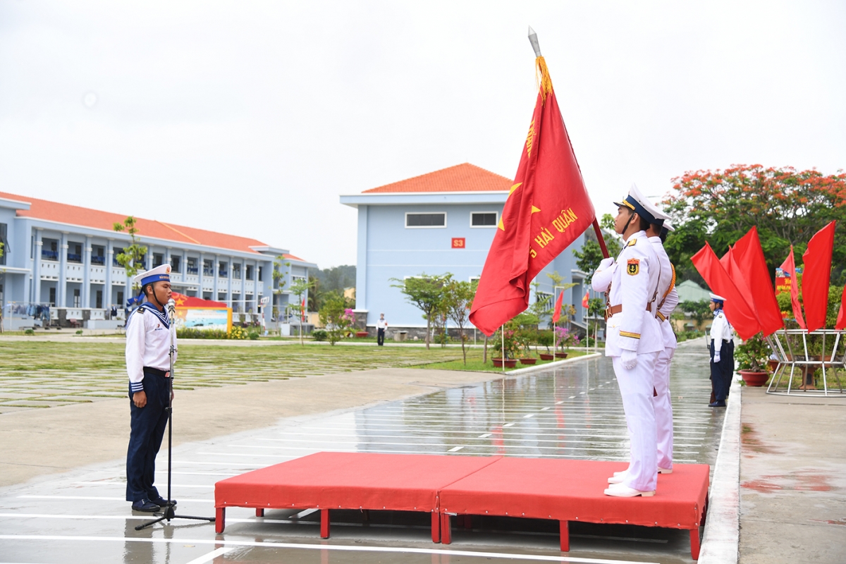 CSM đọc 10 lời thề danh dự.