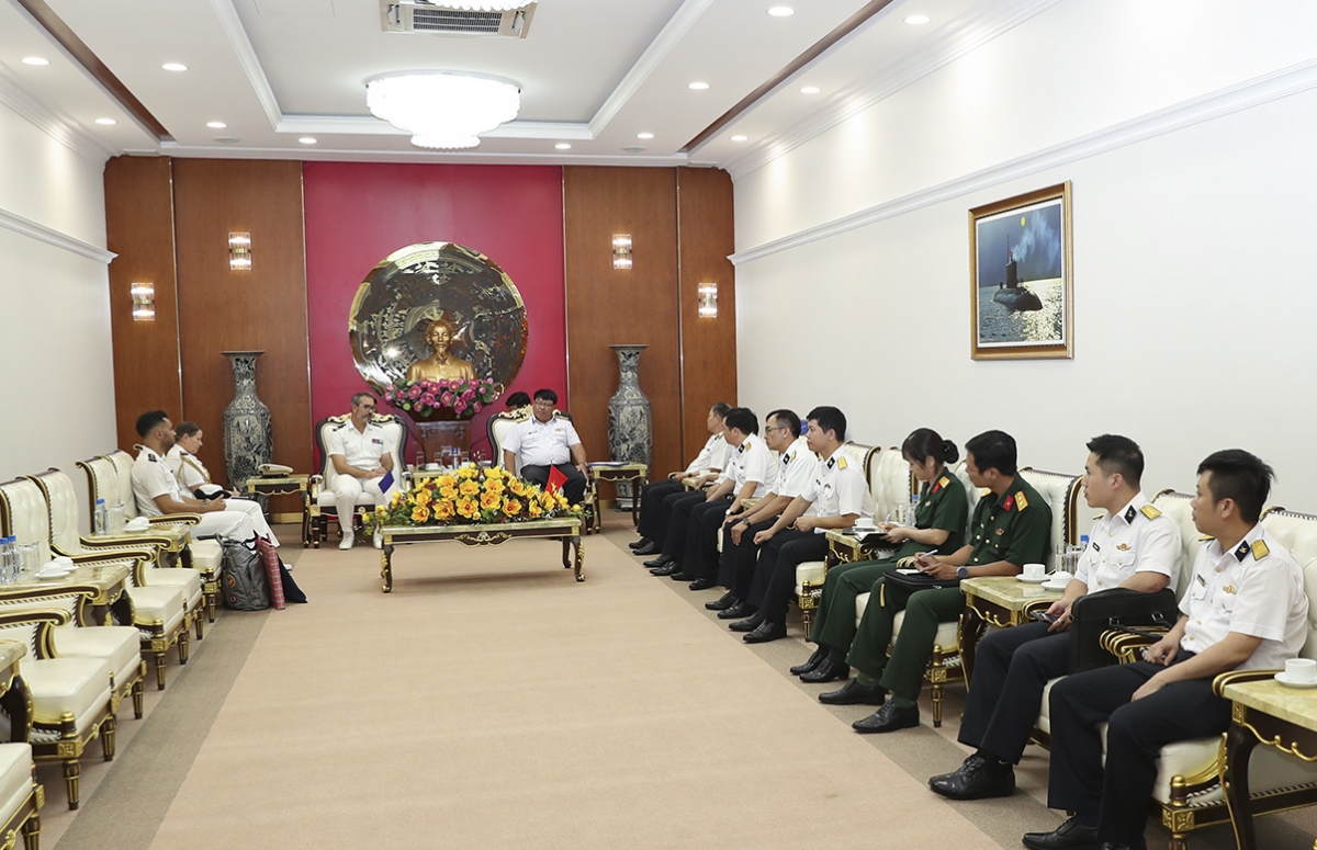 Đoàn công tác Vùng 2 Hải quân tiếp đón Đại tá Lionel Seigfried, Thuyền trưởng tàu hộ tống đa nhiệm Provence, Hải quân Pháp đầu tháng 3.2025