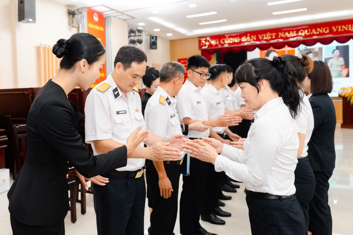 Các học viên thực hành kỹ năng giao tiếp trong sự kiện