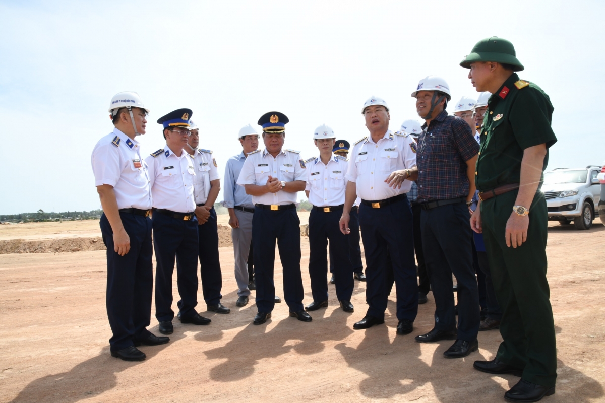 Đồng chí Tư lệnh Cảnh sát biển Việt Nam kiểm tra tiến độ xây dựng doanh trại mới của Bộ Tư lệnh Vùng Cảnh sát biển 2
