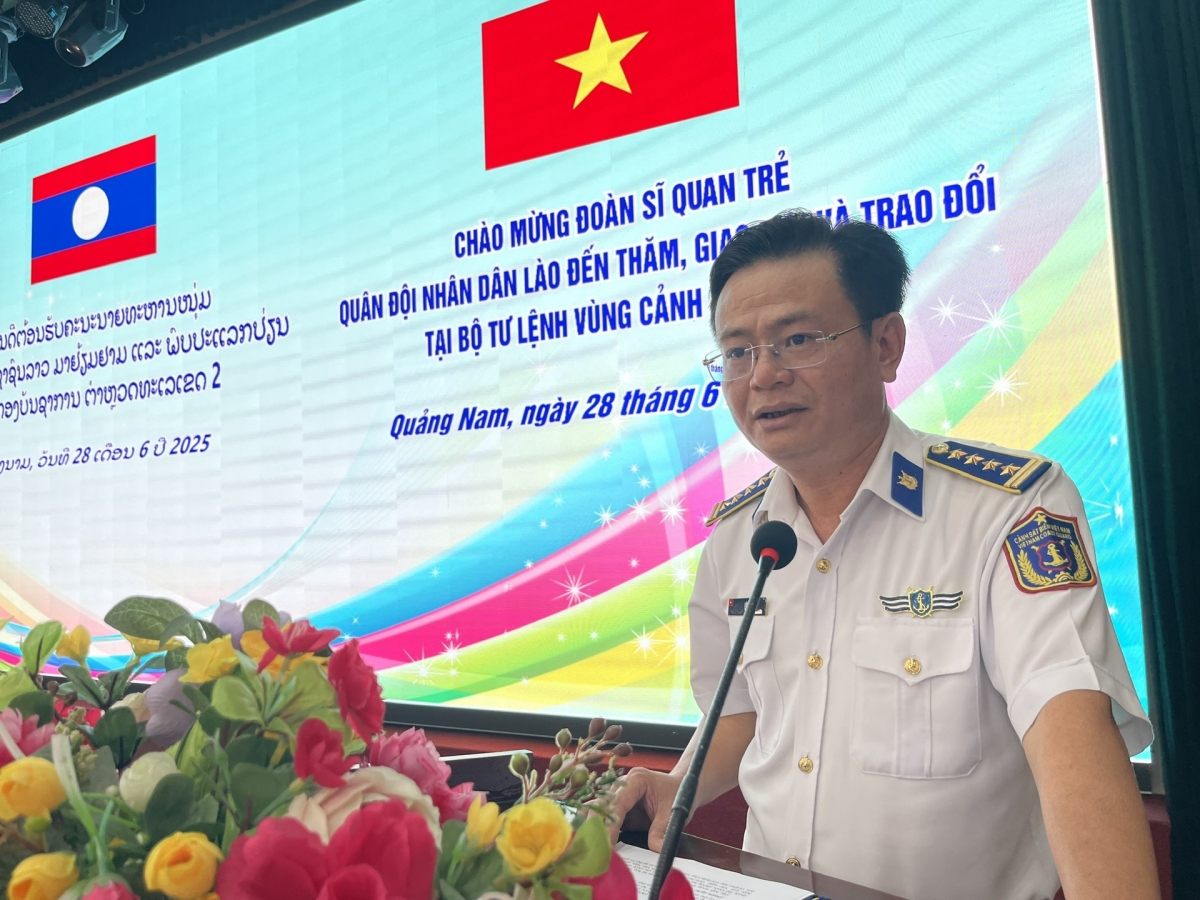 Đại tá Lê Huy, Chính ủy Vùng Cảnh sát biển 2 phát biểu tại chương trình giao lưu