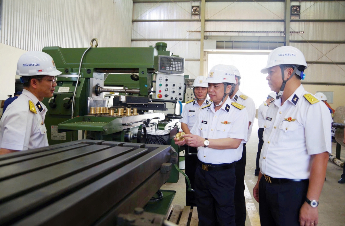 Đại tá Phạm Kim Tuyến, Chính ủy Cục Hậu cần - Kỹ thuật Hải quân kiểm tra Nhà máy X55