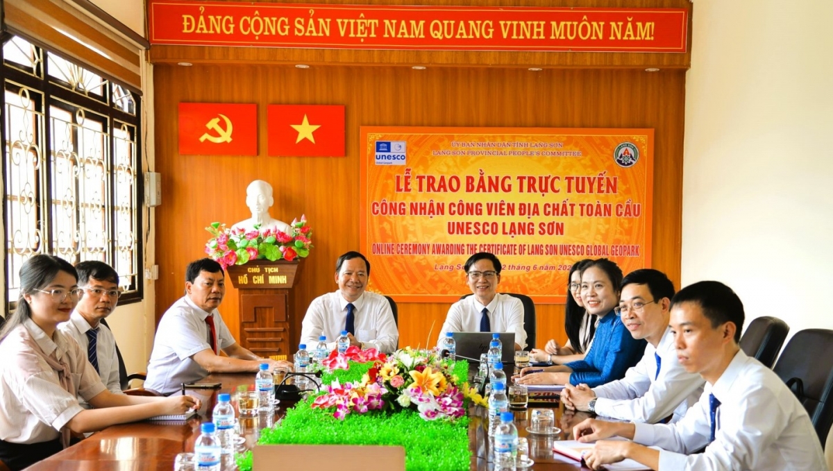 Các đại biểu tham dự Lễ trao bằng trực tuyến công nhận Công viên địa chất toàn cầu UNESCO Lạng Sơn
 