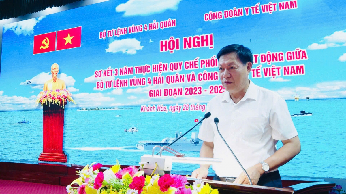 Thứ trưởng thường trực Bộ Y tế đồng chí Đỗ Xuân Tuyên phát biểu chỉ đạo