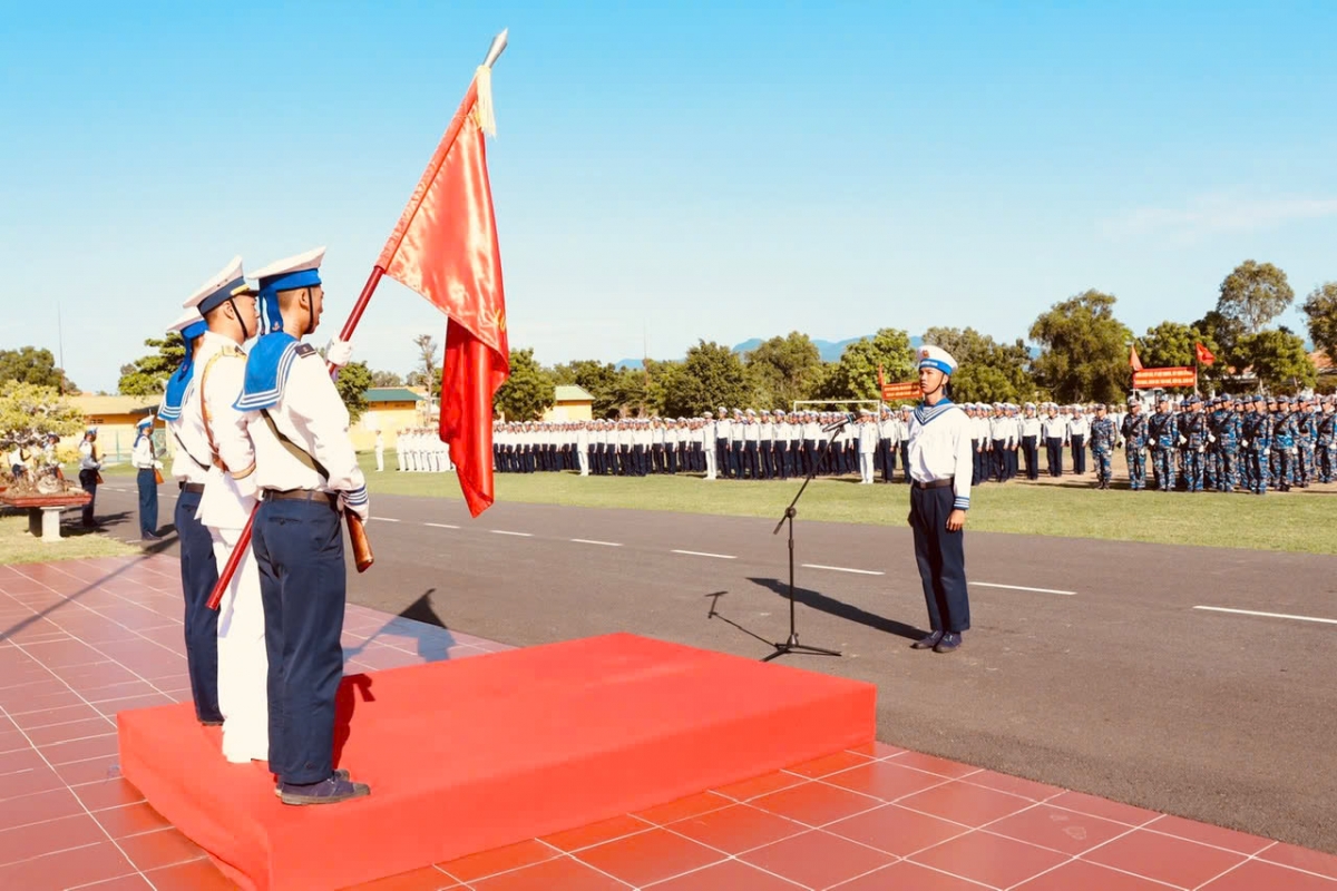 Chiến sĩ mới tại Lữ đoàn 101 tuyên thệ.