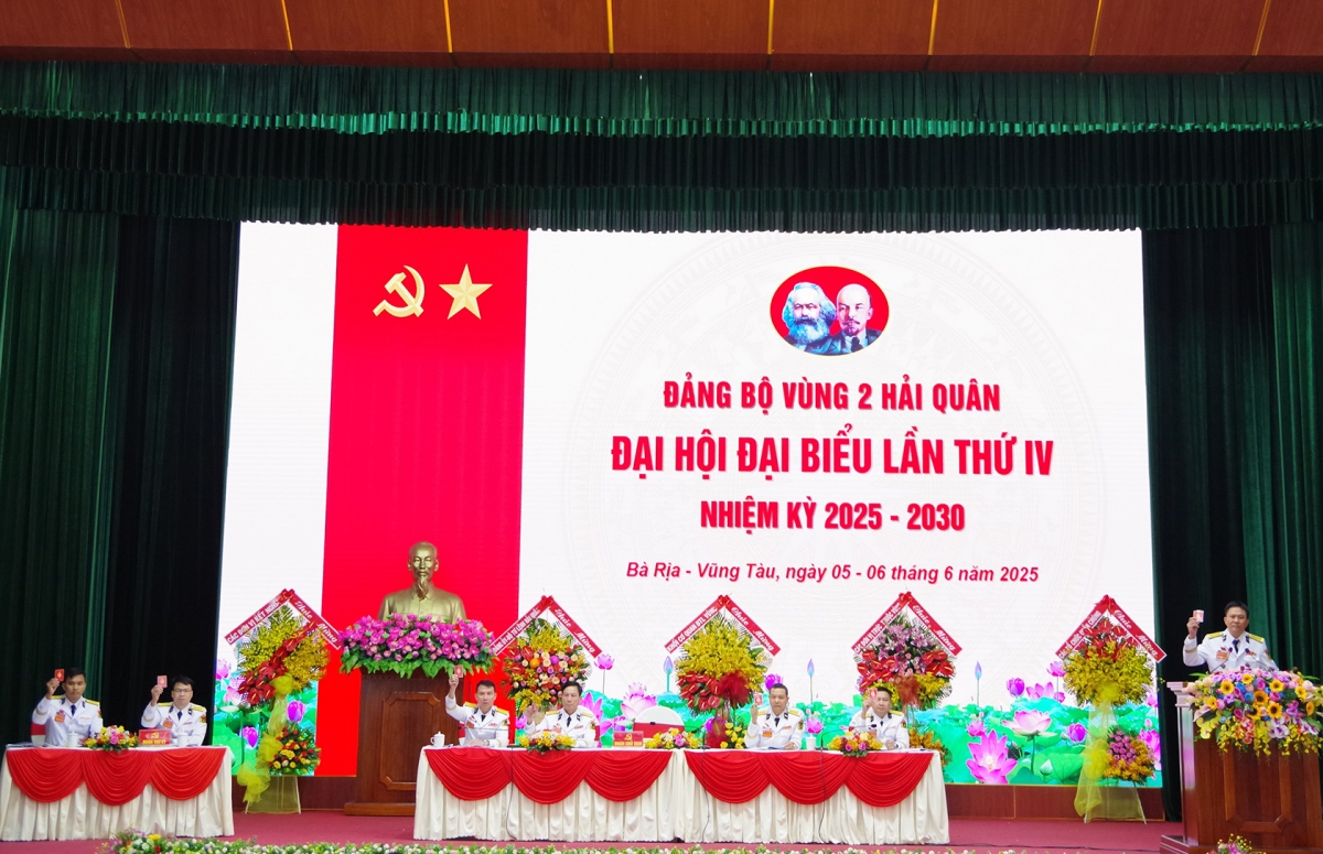  Đoàn Chủ tịch điều hành Đại hội 