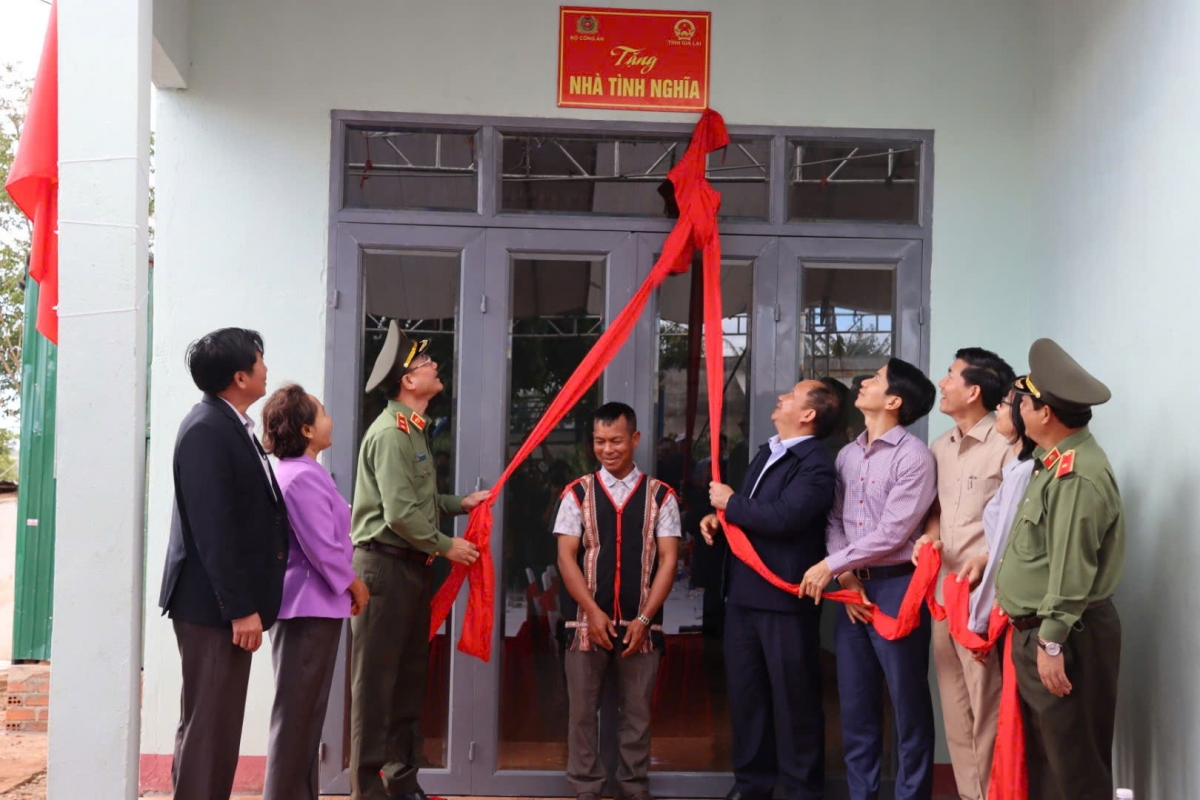 Trên 6.000 hộ nghèo, cận nghèo, hộ gia đình chính sách tại tỉnh đã có nhà ở trước mùa mưa. (Ảnh: Nguyễn Thảo)