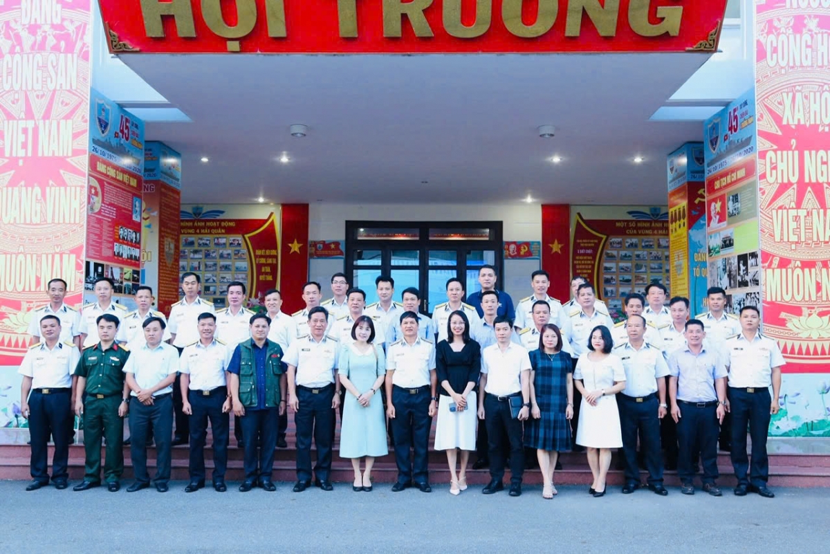 Gặp mặt báo chí tại Bộ Tư lệnh Vùng