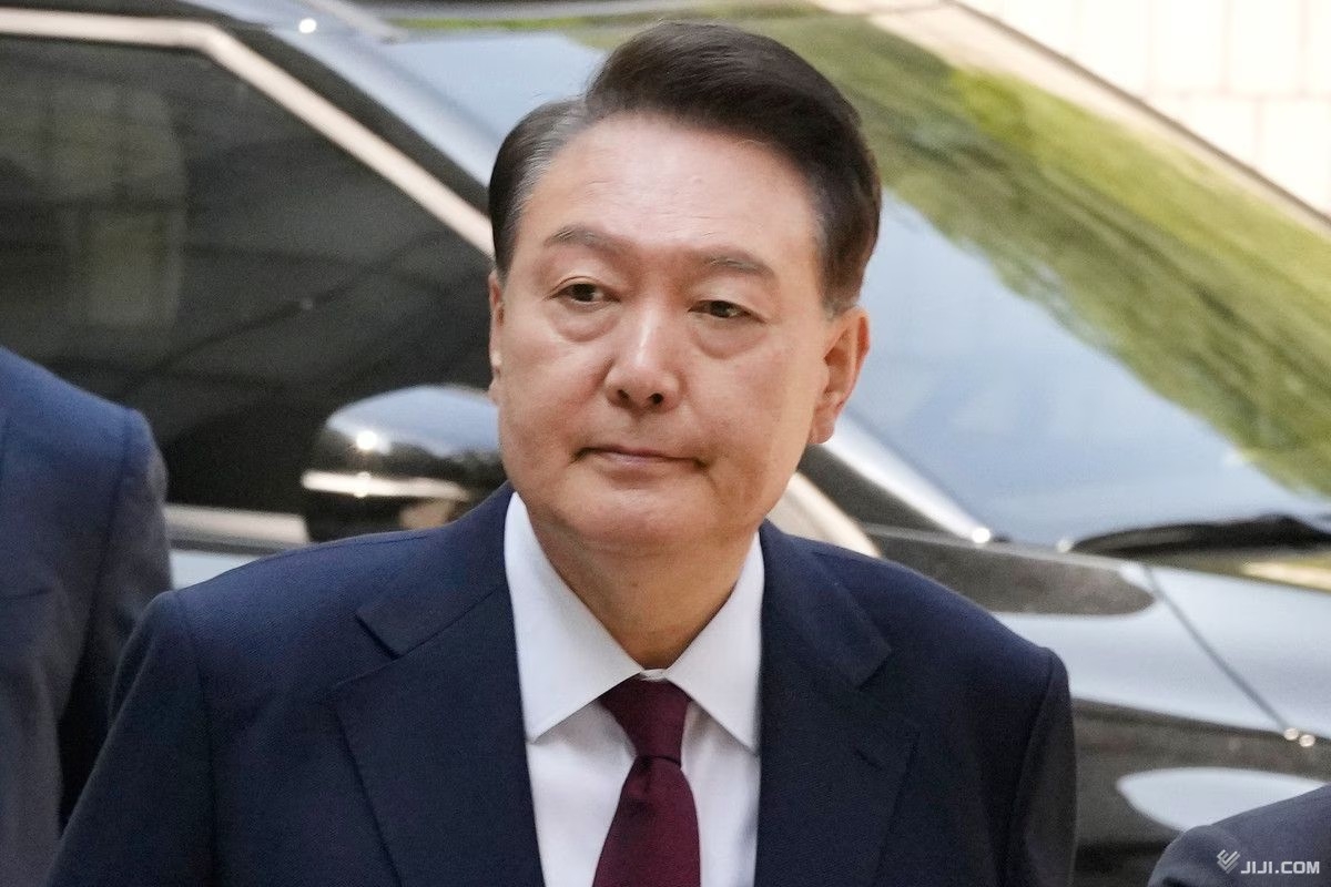 Cựu Tổng thống Yoon Suk Yeol đến hầu tòa (ảnh Jiji Press)