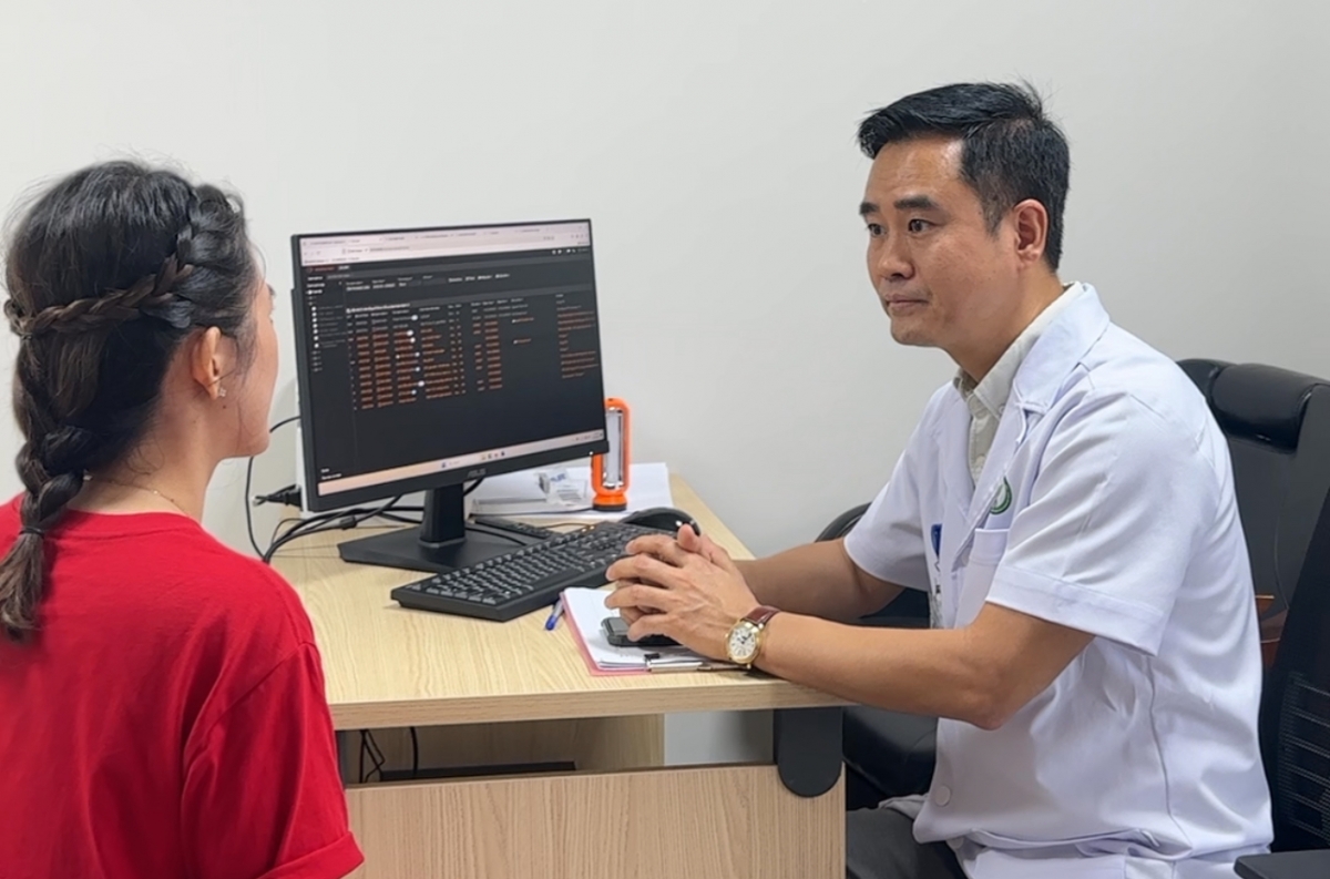 TS.BS. Vũ Trung Trực – Phó Trưởng khoa Phẫu thuật Hàm mặt, Tạo hình và Thẩm mỹ – người trực tiếp điều trị cho chị G