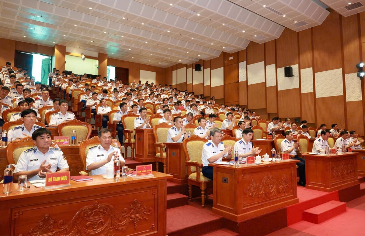 Các đại biểu tham dự hội nghị tại điểm cầu cơ quan Bộ tư lệnh Cảnh sát biển.