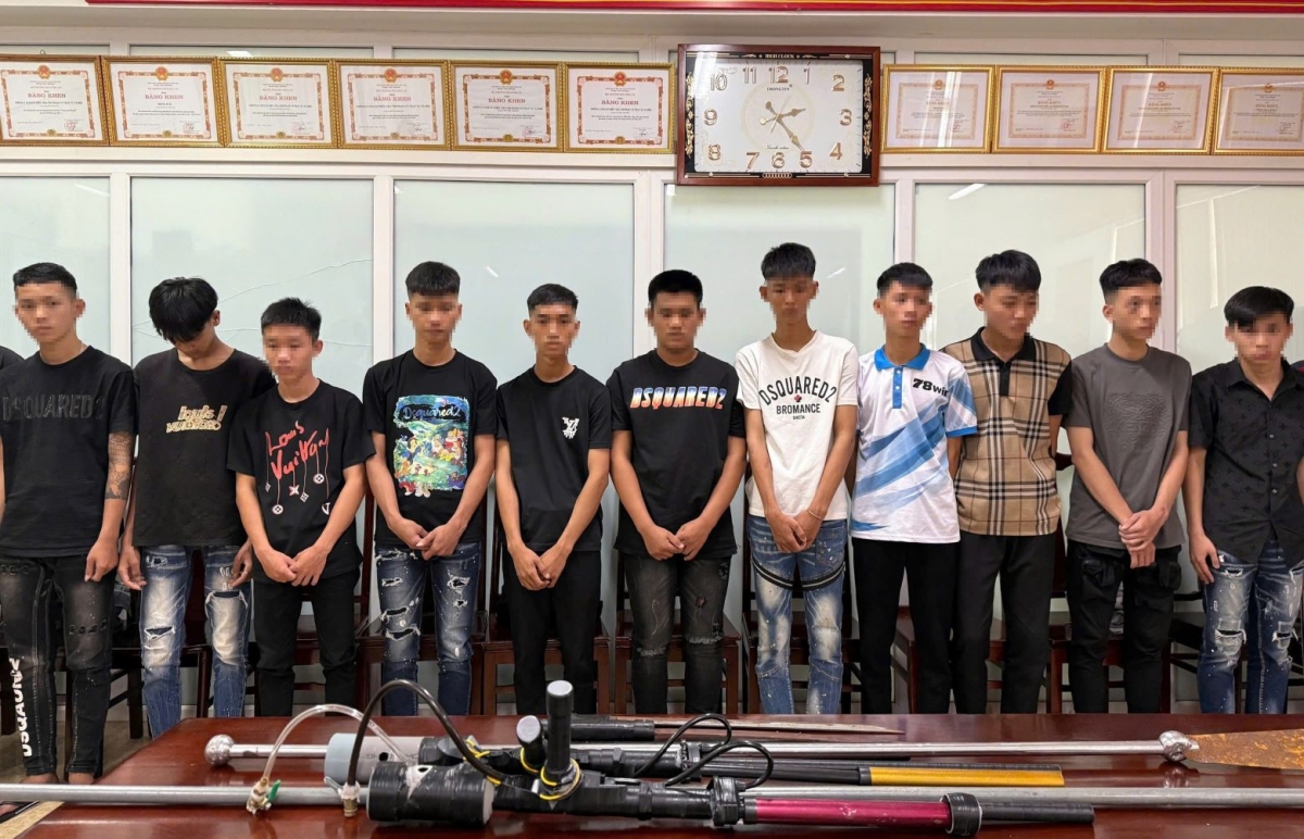 Triệu tập 11 thiếu niên đăng video cầm kiếm tự chế chạy xe máy trên TikTok.