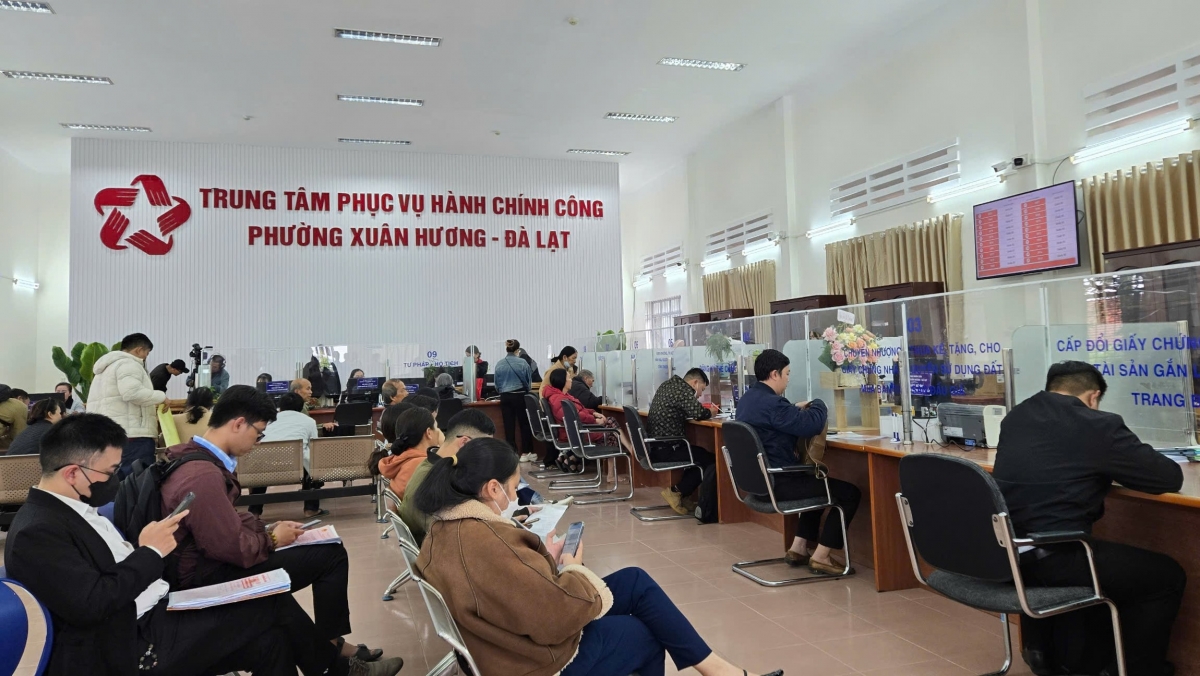 Trung tâm phục vụ hành chính công phường Xuân Hương – Đà Lạt, phường mới thành lập đang giải quyết thủ tục hành chính cho người dân.