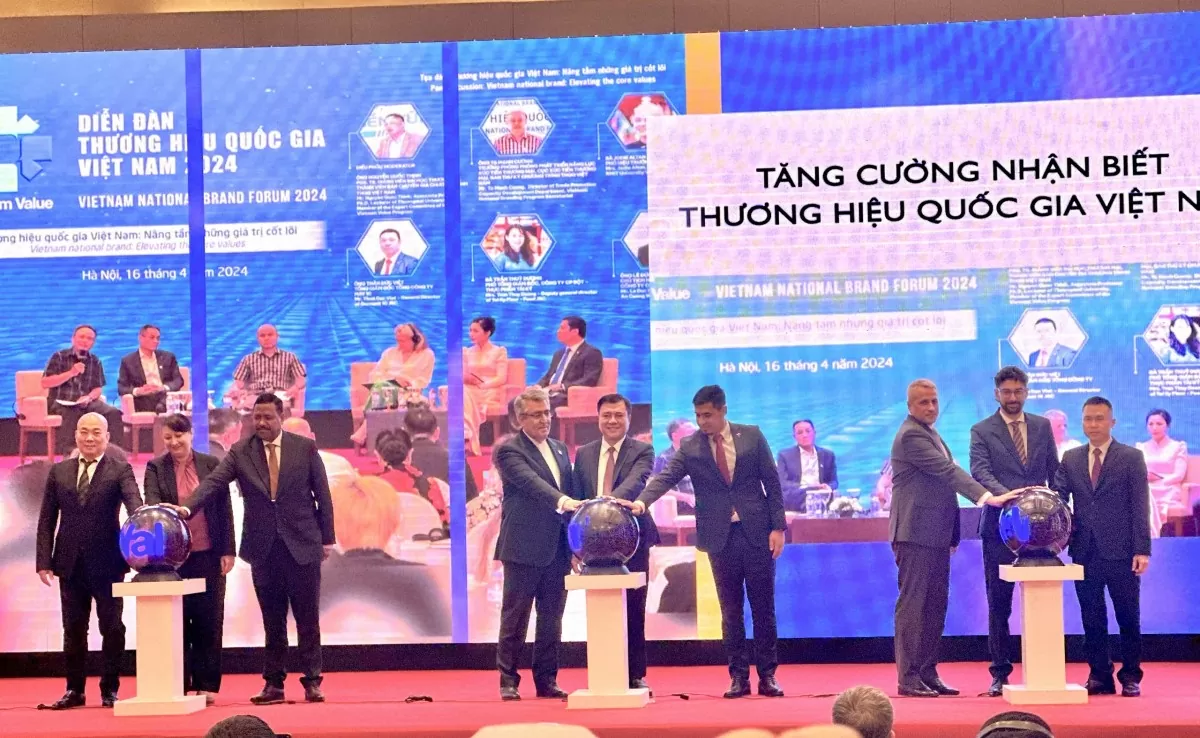 Các đại biểu cùng nhau khởi động Tuần lễ Thương hiệu Quốc gia Việt Nam năm 2025