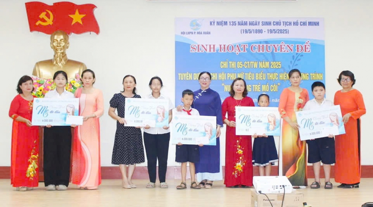 Lan tỏa yêu thương Chương trình "Mẹ đỡ đầu" cho trẻ mồi côi