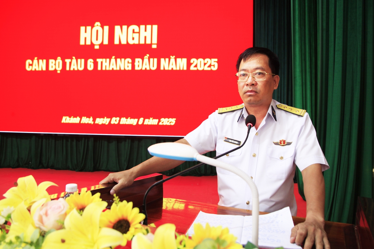 Thượng tá Mai Văn Doanh, Bí thư Đảng uỷ, Chính uỷ Lữ đoàn phát biểu.