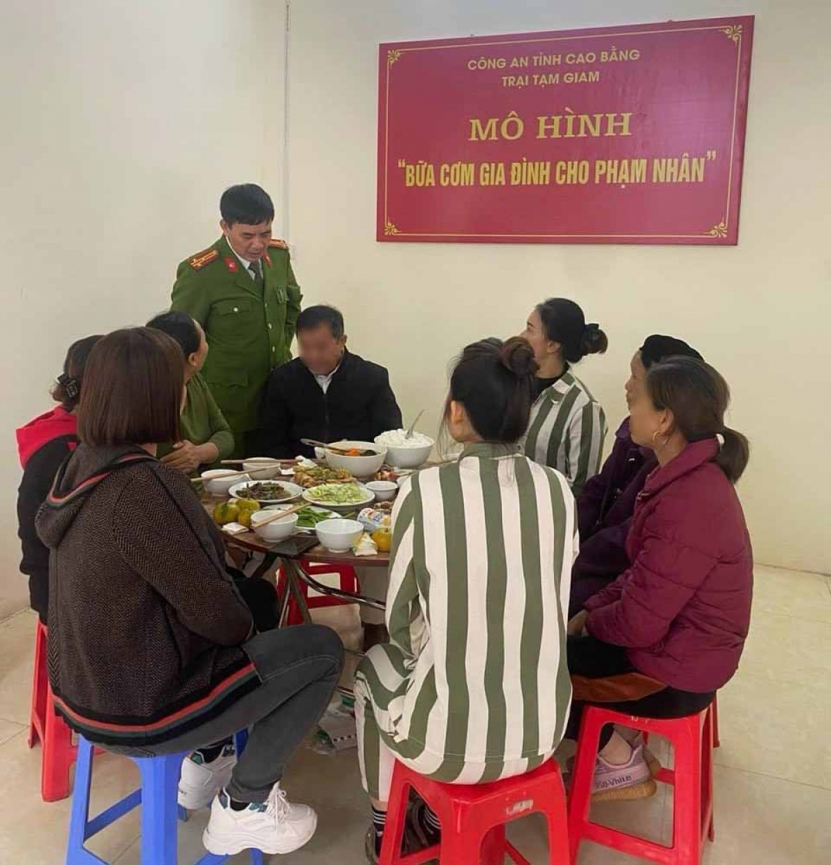 Sự quan tâm, động viên của cán bộ, chiến sỹ công an giúp phạm nhân có động lực và an tâm cải tạo để được sớm trở về bên gia đình