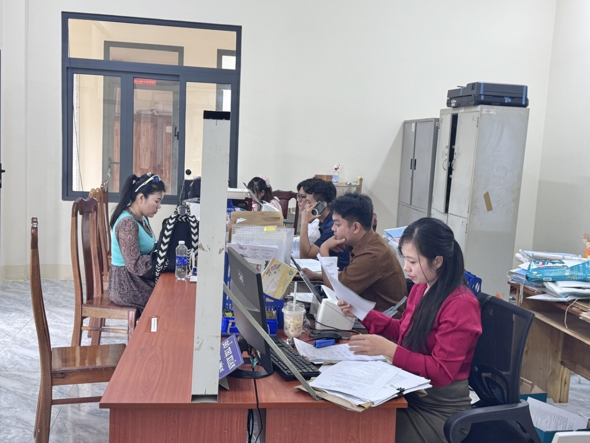 Cán bộ, công chức xã phường ở Đắk Nông tự tin hơn sau khi được tập huấn trực tuyến về hoạt động của chính quyền cấp xã mới.