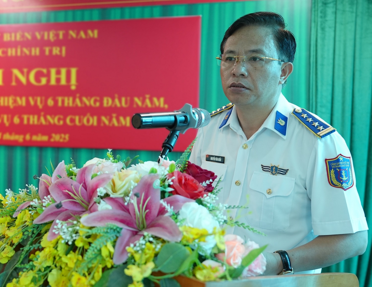 Đại tá Nguyễn Văn Hiển - Phó Chủ nhiệm Chính trị Cảnh sát biển Việt Nam quán triệt Nghị quyết lãnh đạo thực hiện nhiệm vụ 6 tháng cuối năm 2025.