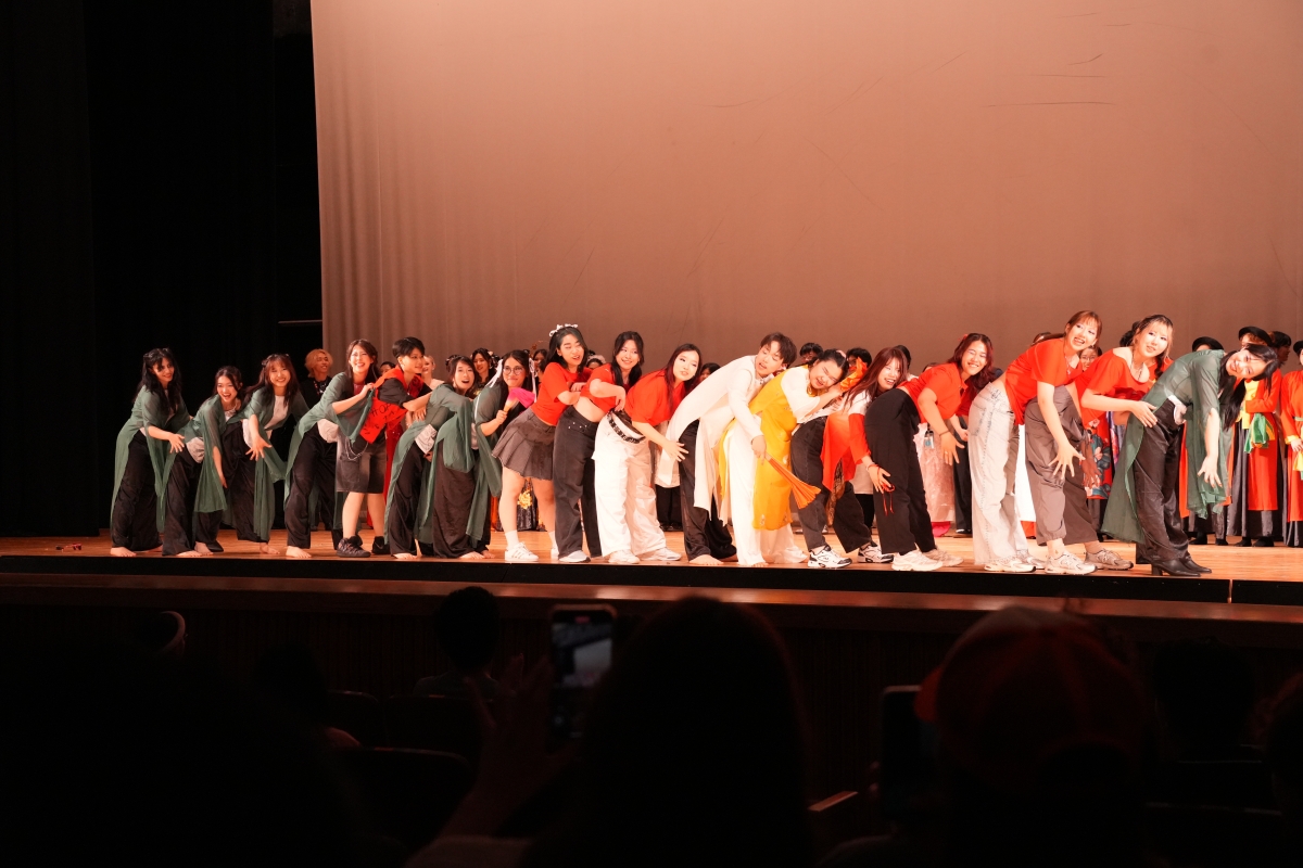 Chương trình Grandshow mang đến một không gian nghệ thuật đầy cảm xúc, khơi gợi sự kết nối giữa quá khứ và hiện tại, giữa bản sắc dân tộc và tinh thần hội nhập - Ảnh: VOV/Tokyo