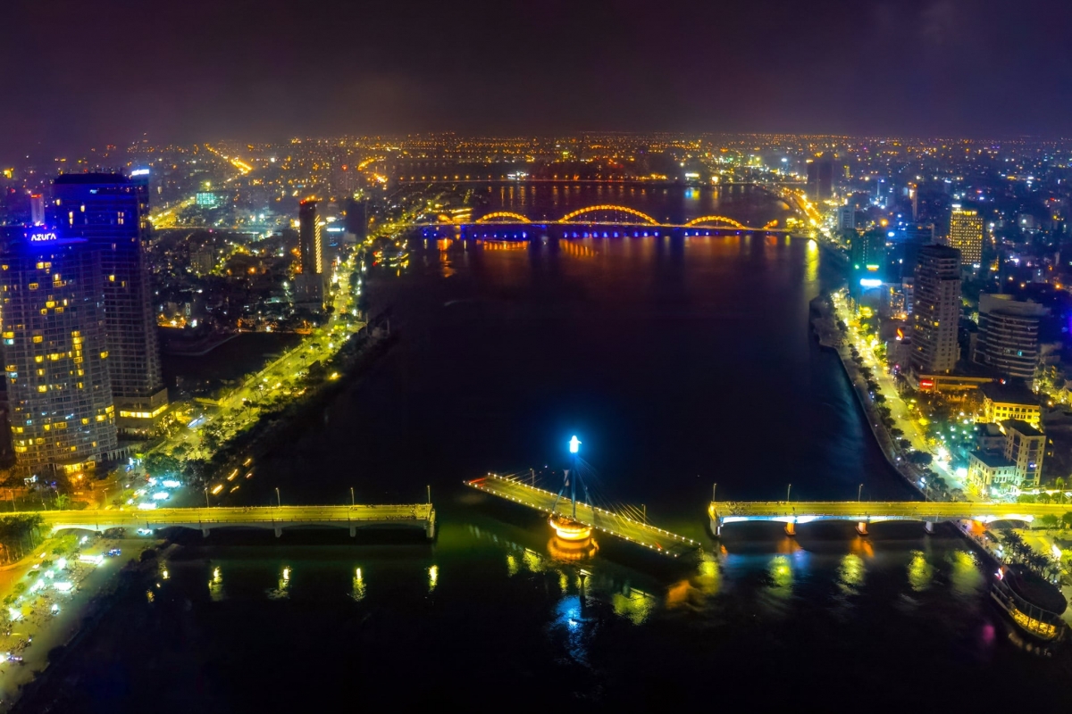 Cầu quay Sông Hàn khánh thành vào năm 2000 tạo bước đột phá trong chủ trương “mở rộng không gian đô thị” của Đà Nẵng. Ảnh_ Nguyễn Trình