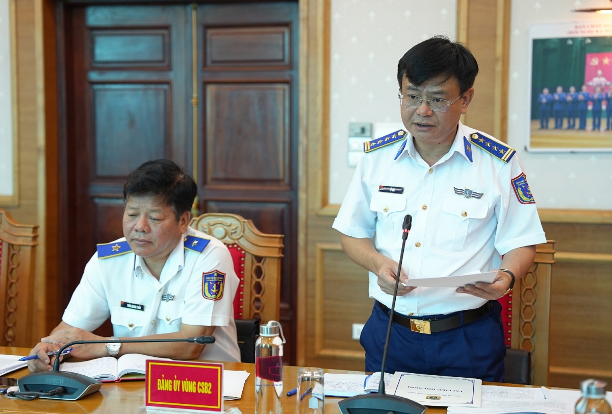 Đại tá Lê Huy, Bí thư Đảng ủy - Chính ủy Bộ Tư lệnh Vùng Cảnh sát biển 2 phát biểu tại Hội nghị thông qua văn kiện, phương án nhân sự Đại hội.
