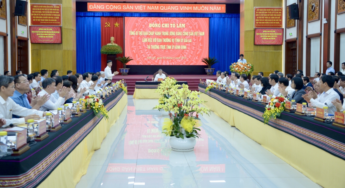 Toàn cảnh buổi làm việc