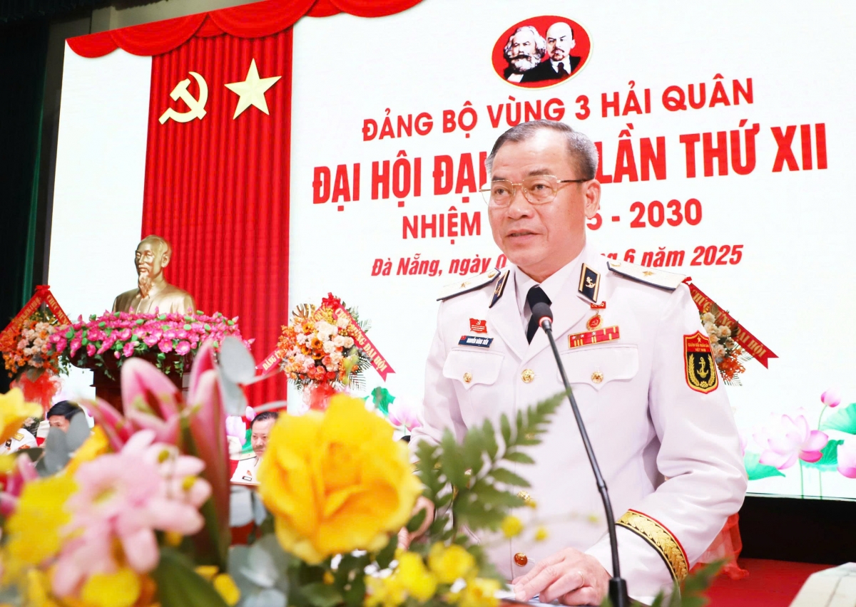 Chuẩn Đô đốc Nguyễn Đăng Tiến, Bí Thư Đảng ủy, Chính ủy Vùng 3 Hải quân phát biểu khai mạc Đại hội