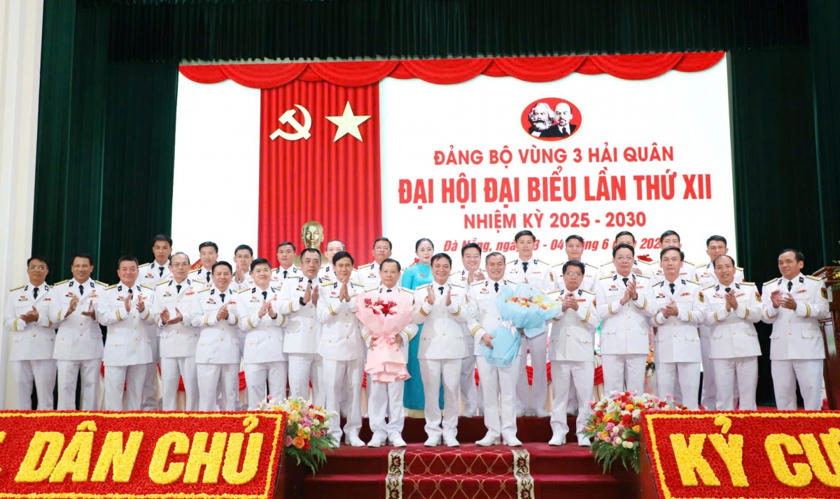 Ban chấp hành Đảng bộ nhiệm kỳ 2025-2030 và Đoàn đại biểu dự Đại hội đại biểu Đảng bộ Quân chủng Hải quân lần thứ XIV ra mắt Đại hội