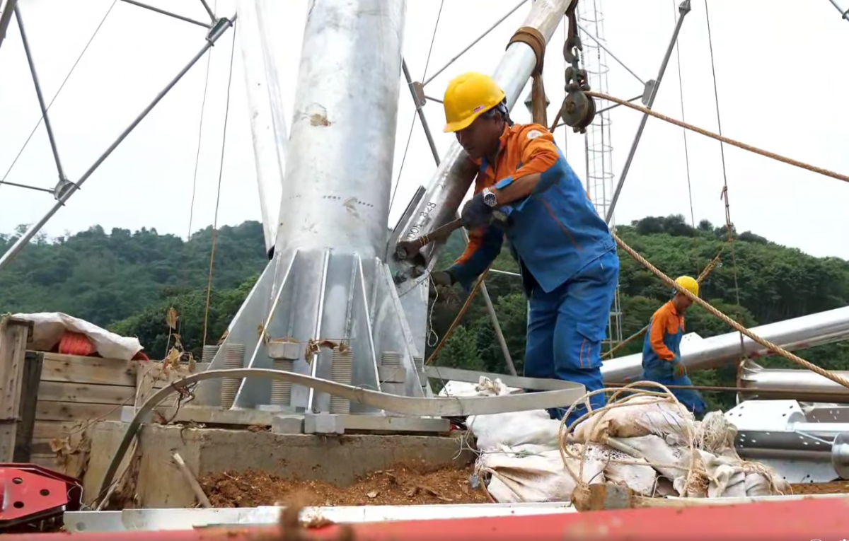Thi công đường dây 500kV tại Lào Cai.