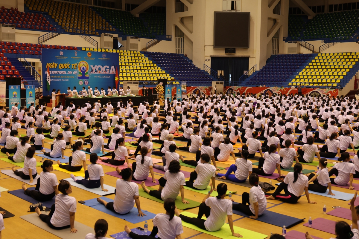 Đồng diễn yoga tại Ngày Quốc tế Yoga năm 2025 tại Hà Nội