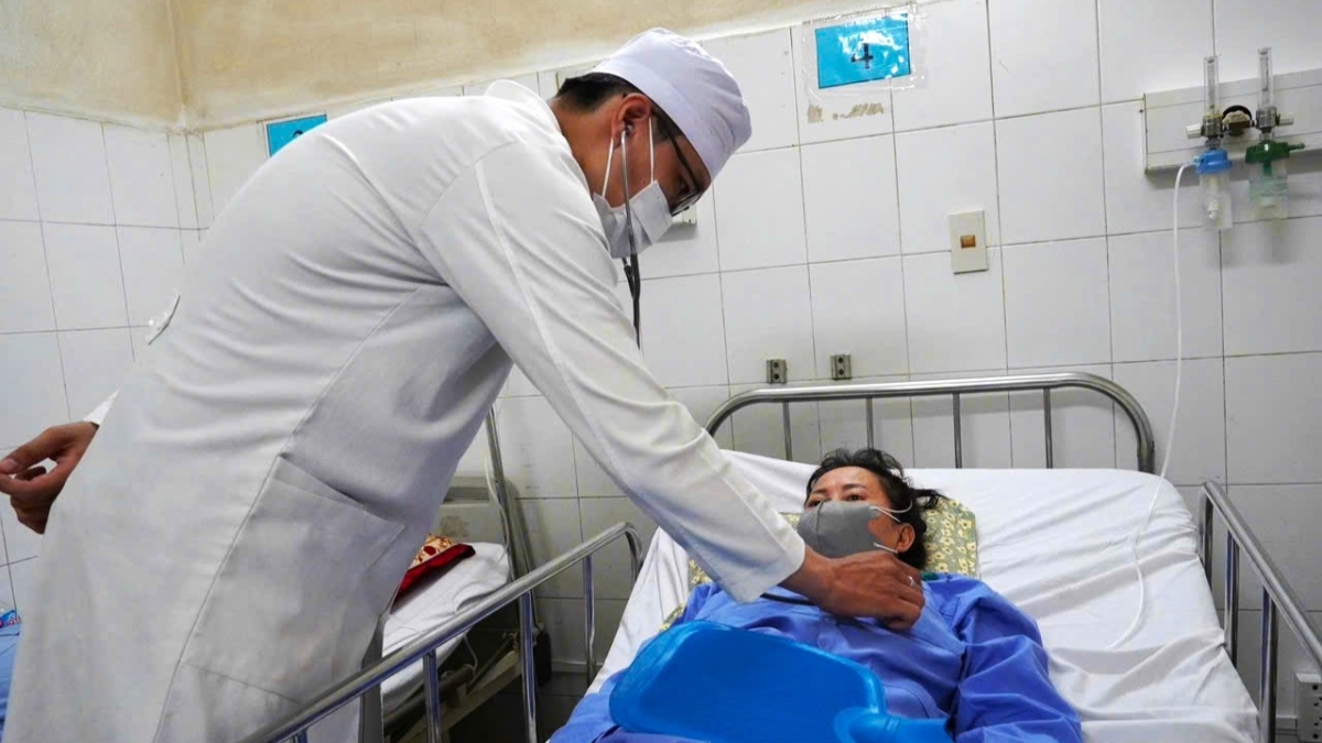 Hiện bệnh nhân không còn tình trạng xuất huyết, sinh tồn ổn định.