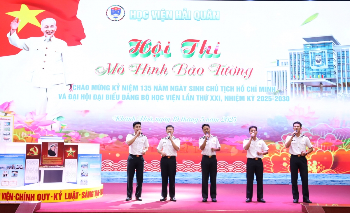 Sôi nổi Hội thi mô hình báo tường hướng tới đại hội.