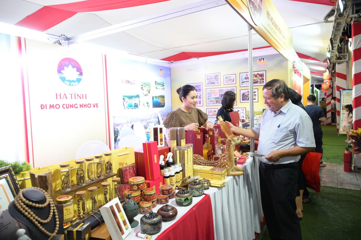 Hội chợ có quy mô 130 gian hàng trong và ngoài nước.