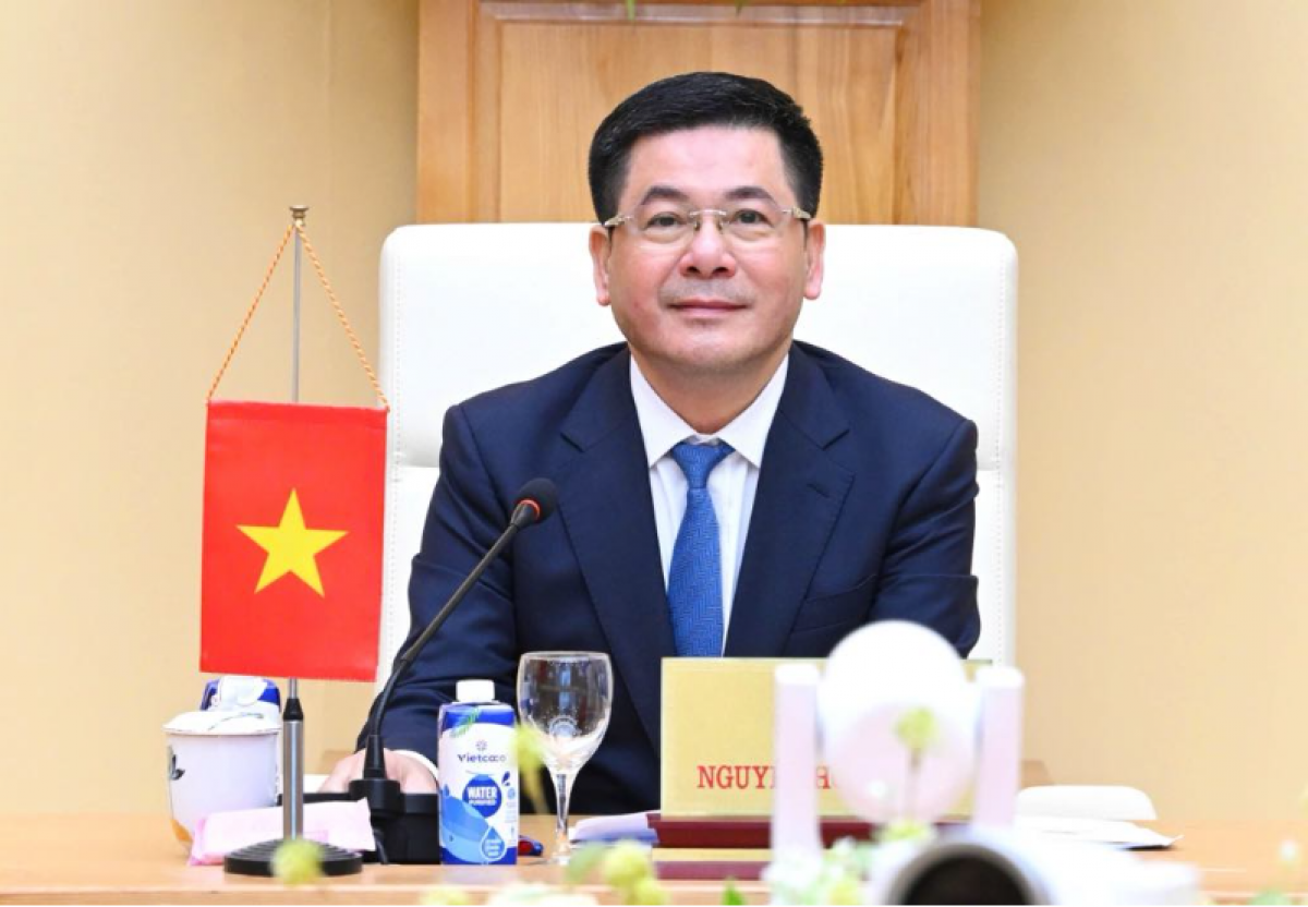 Bộ trưởng Nguyễn Hồng Diên