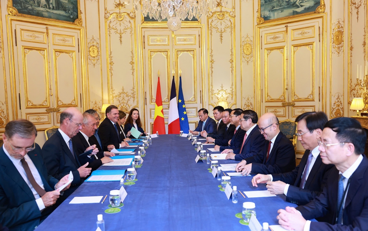 Thủ tướng Phạm Minh Chính hội đàm với Thủ tướng Pháp Francois Bayrou tại điện Matignon - Ảnh: VGP/Nhật Bắc