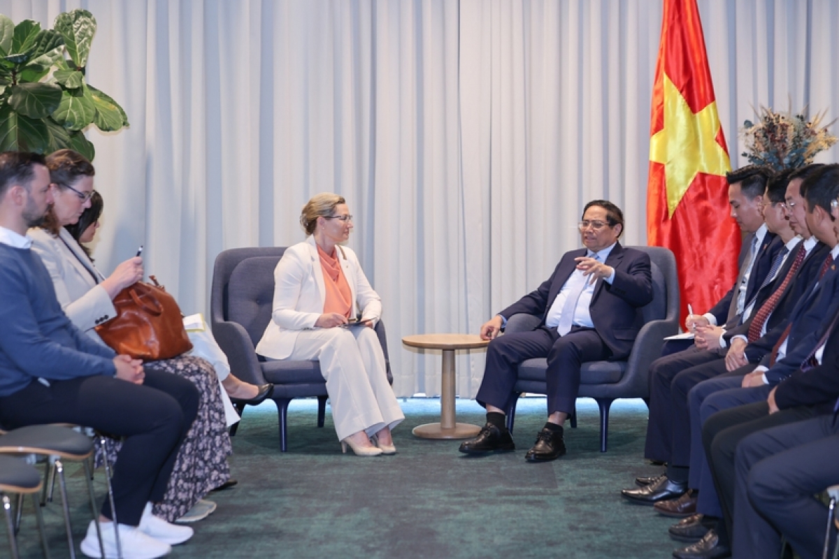 Thủ tướng giải đáp các đề xuất của Tập đoàn về việc rút ngắn thời gian cấp phép thí nghiệm lâm sàng đảm bảo an toàn; việc sàng lọc, phát hiện sớm các bệnh không lây nhiễm; chính sách đặc thù dành cho lĩnh vực bệnh hiếm
