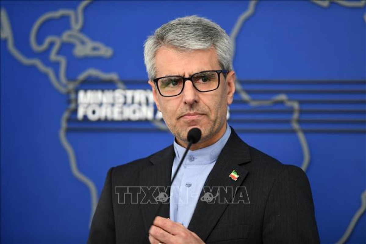 Người phát ngôn Bộ Ngoại giao Iran Esmaeil Baghaei phát biểu tại cuộc họp báo ở Tehran. Ảnh: THX/TTXVN.