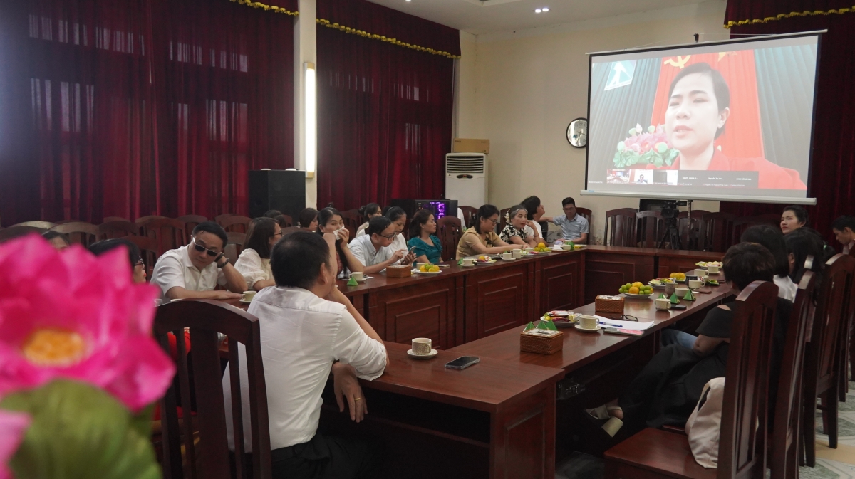 Hội thảo trực tiếp và trực tuyến