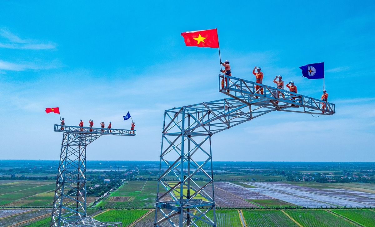 Đường dây 500kV mạch 3 Quảng Trạch – Phố Nối hoàn thành chỉ sau hơn 6 tháng thi công