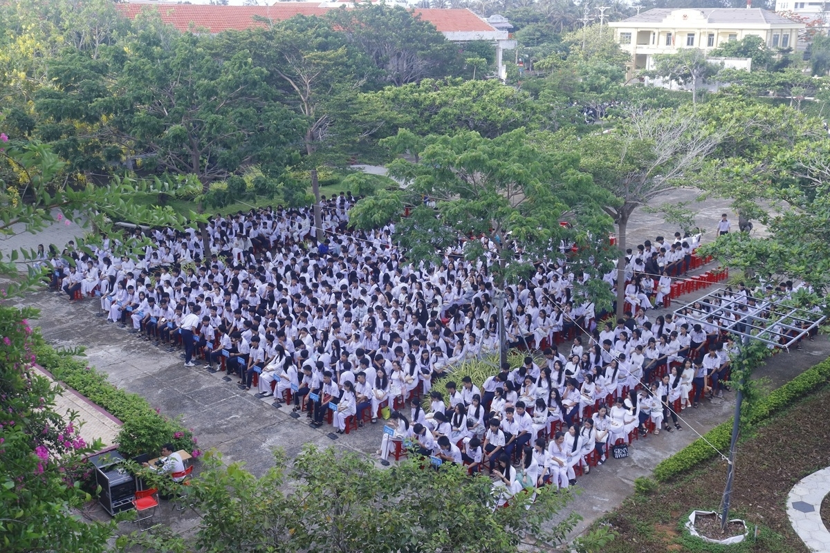 Học sinh Trường THPT Ngô Quyền ở huyện đảo Phú Quý